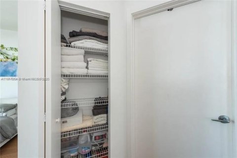 Copropriété à louer à Miami, Floride: 2 chambres, 102.1 m2 № 1969955 - photo 17