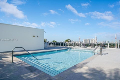 Condo in Miami Beach, Florida, 1 bedroom  № 1779472 - photo 19