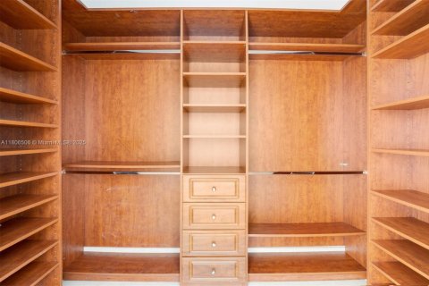 Condo in Miami Beach, Florida, 1 bedroom  № 1779472 - photo 13