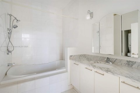 Condo in Miami Beach, Florida, 1 bedroom  № 1779472 - photo 14