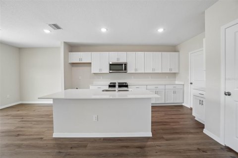 Villa ou maison à vendre à Zephyrhills, Floride: 4 chambres, 206.8 m2 № 2198099 - photo 2