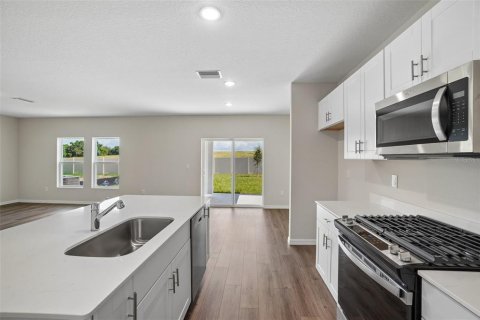 Villa ou maison à vendre à Zephyrhills, Floride: 4 chambres, 206.8 m2 № 2198099 - photo 14