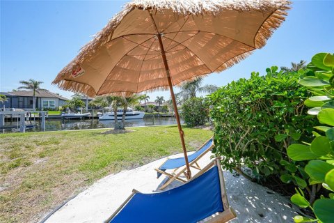 House in Punta Gorda, Florida 3 bedrooms, 128.86 sq.m. № 1653971 - photo 3