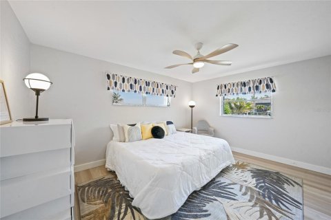 House in Punta Gorda, Florida 3 bedrooms, 128.86 sq.m. № 1653971 - photo 28