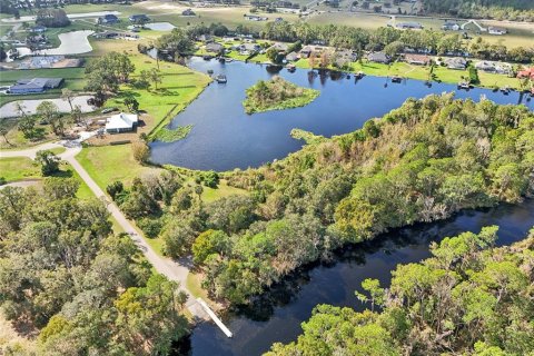 House in Tavares, Florida 4 bedrooms, 319.77 sq.m. № 1541053 - photo 12