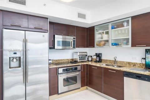 Copropriété à louer à Miami, Floride: 2 chambres, 119.75 m2 № 2089470 - photo 8