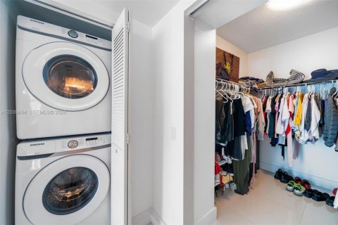 Copropriété à louer à Miami, Floride: 2 chambres, 119.75 m2 № 2089470 - photo 19