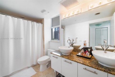 Copropriété à louer à Miami, Floride: 2 chambres, 119.75 m2 № 2089470 - photo 18