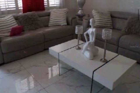 Casa en venta en Tampa, Florida, 4 dormitorios, 178.74 m2 № 2195471 - foto 3