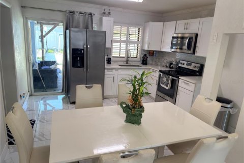 Casa en venta en Tampa, Florida, 4 dormitorios, 178.74 m2 № 2195471 - foto 27