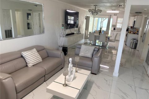 Casa en venta en Tampa, Florida, 4 dormitorios, 178.74 m2 № 2195471 - foto 25