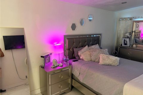 Casa en venta en Tampa, Florida, 4 dormitorios, 178.74 m2 № 2195471 - foto 22