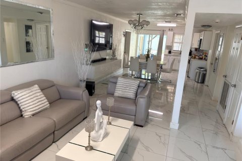 Casa en venta en Tampa, Florida, 4 dormitorios, 178.74 m2 № 2195471 - foto 24
