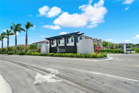Adosado en venta en Miami, Florida, 3 dormitorios, 137.77 m2 № 1830244 - foto 2