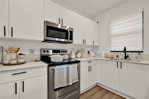 Adosado en venta en Miami, Florida, 3 dormitorios, 137.77 m2 № 1830244 - foto 29