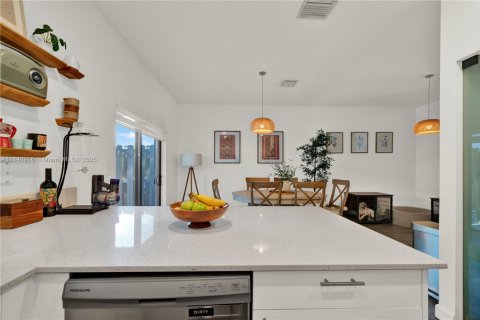 Adosado en venta en Miami, Florida, 3 dormitorios, 137.77 m2 № 1830244 - foto 28