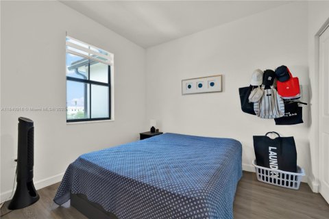 Adosado en venta en Miami, Florida, 3 dormitorios, 137.77 m2 № 1830244 - foto 18