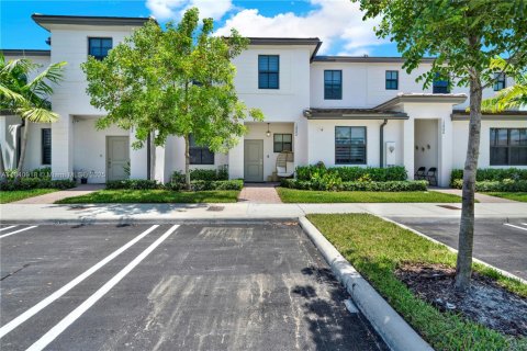 Adosado en venta en Miami, Florida, 3 dormitorios, 137.77 m2 № 1830244 - foto 5