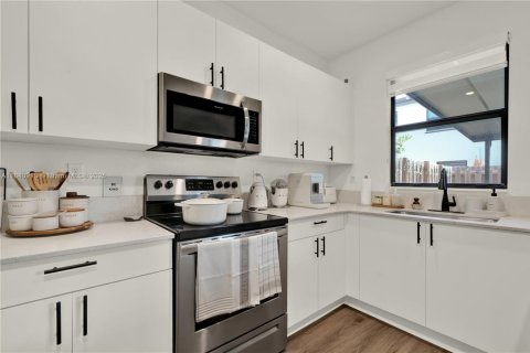Adosado en venta en Miami, Florida, 3 dormitorios, 137.77 m2 № 1830244 - foto 26