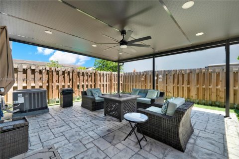 Adosado en venta en Miami, Florida, 3 dormitorios, 137.77 m2 № 1830244 - foto 11