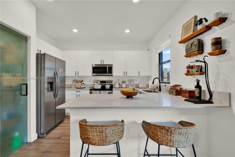 Adosado en venta en Miami, Florida, 3 dormitorios, 137.77 m2 № 1830244 - foto 24