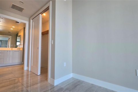 Снять в аренду кондоминиум в Форт-Лодердейл, Флорида 2 спальни, 130.43м2, № 2024847 - фото 18