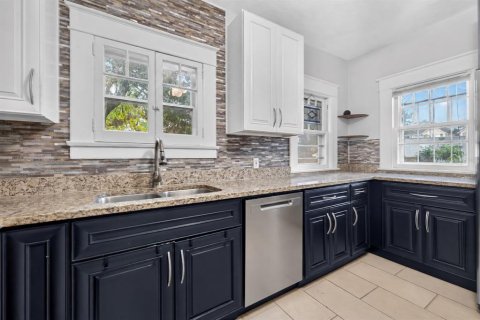 Villa ou maison à vendre à Tampa, Floride: 3 chambres, 104.79 m2 № 2409990 - photo 9
