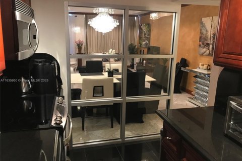 Copropriété à louer à Miami Beach, Floride: 1 chambre, 82.68 m2 № 1694892 - photo 14