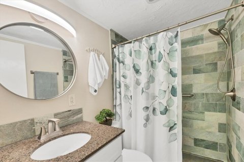 Condo in Sarasota, Florida, 2 bedrooms  № 1780962 - photo 17
