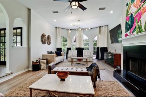 House in Bradenton, Florida 5 bedrooms, 278.71 sq.m. № 1919810 - photo 19