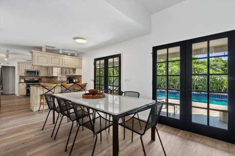 House in Bradenton, Florida 5 bedrooms, 278.71 sq.m. № 1919810 - photo 16