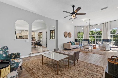 House in Bradenton, Florida 5 bedrooms, 278.71 sq.m. № 1919810 - photo 3