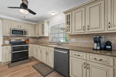 House in Bradenton, Florida 5 bedrooms, 278.71 sq.m. № 1919810 - photo 14