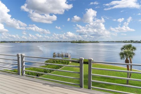 Casa en venta en Sarasota, Florida, 6 dormitorios, 791.99 m2 № 2429563 - foto 11