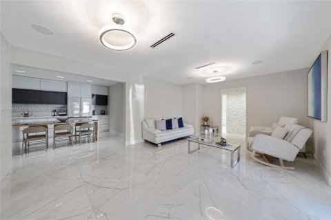 Купить виллу или дом в Майами, Флорида 7 спален, 378.39м2, № 1956268 - фото 6