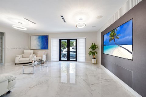 Купить виллу или дом в Майами, Флорида 7 спален, 378.39м2, № 1956268 - фото 2