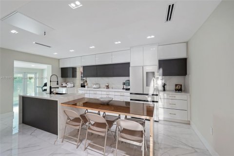 Купить виллу или дом в Майами, Флорида 7 спален, 378.39м2, № 1956268 - фото 7