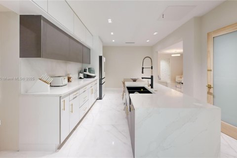 Купить виллу или дом в Майами, Флорида 7 спален, 378.39м2, № 1956268 - фото 11