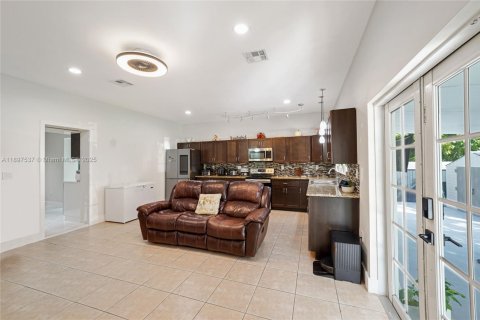 Купить виллу или дом в Майами, Флорида 7 спален, 378.39м2, № 1956268 - фото 27