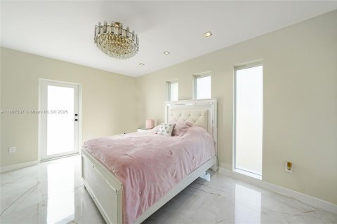 Купить виллу или дом в Майами, Флорида 7 спален, 378.39м2, № 1956268 - фото 18