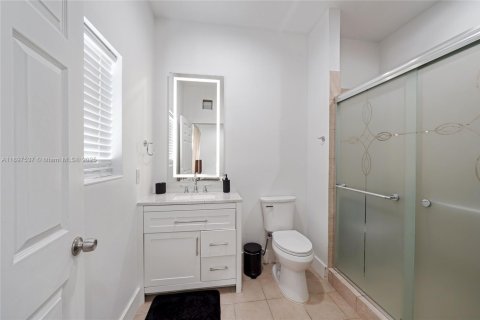 Купить виллу или дом в Майами, Флорида 7 спален, 378.39м2, № 1956268 - фото 30