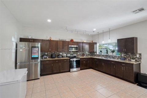 Купить виллу или дом в Майами, Флорида 7 спален, 378.39м2, № 1956268 - фото 25