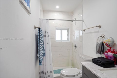 Купить виллу или дом в Майами, Флорида 7 спален, 378.39м2, № 1956268 - фото 14