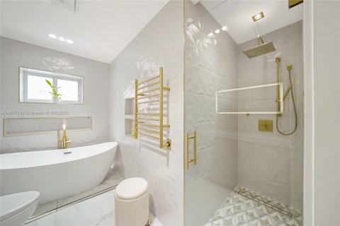 Купить виллу или дом в Майами, Флорида 7 спален, 378.39м2, № 1956268 - фото 22