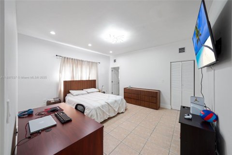 Купить виллу или дом в Майами, Флорида 7 спален, 378.39м2, № 1956268 - фото 29