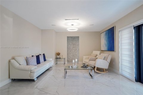 Купить виллу или дом в Майами, Флорида 7 спален, 378.39м2, № 1956268 - фото 5