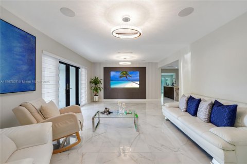 Купить виллу или дом в Майами, Флорида 7 спален, 378.39м2, № 1956268 - фото 4
