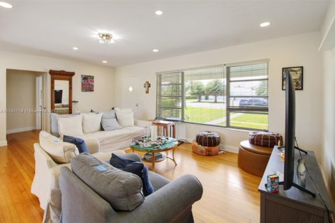 Casa en venta en Miami Springs, Florida, 2 dormitorios, 158.12 m2 № 1696589 - foto 16