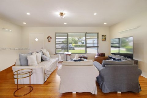 Casa en venta en Miami Springs, Florida, 2 dormitorios, 158.12 m2 № 1696589 - foto 15