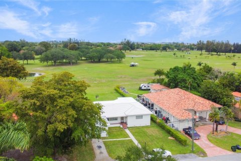 Casa en venta en Miami Springs, Florida, 2 dormitorios, 158.12 m2 № 1696589 - foto 3